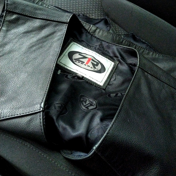 Men's leather biker vest! - Picture 2 of 6